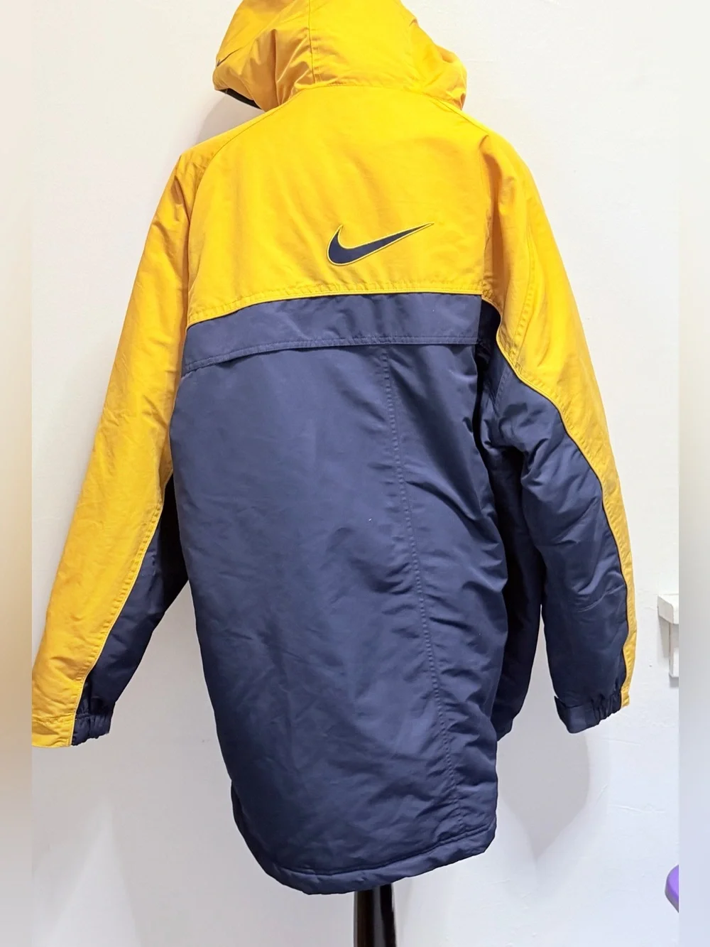 Nike Hooded Two-Tone Yellow and Navy Puffer Jacket Vintage X-Large
